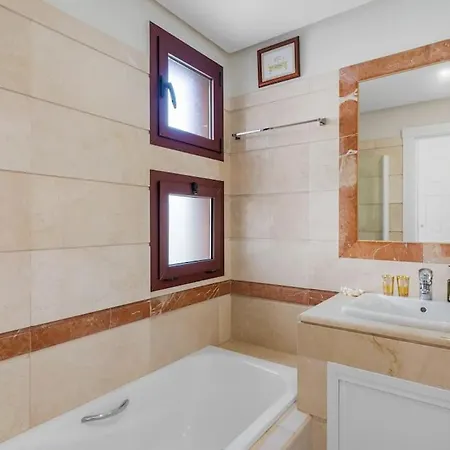 Apartment Breath Taking Views At Brisas, 3br Flat W/pool Marbella
